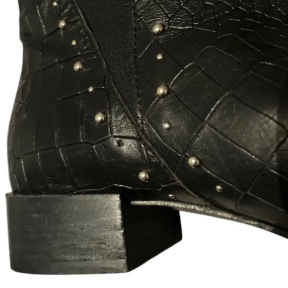 Size: 7.5 Pointed Toe Textured Studded Ankle Boot - Picture 6 of 6